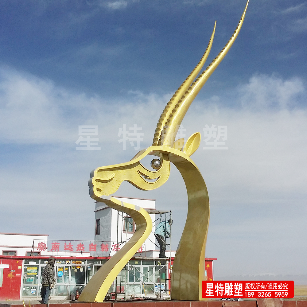 藏羚羊雕塑.jpg