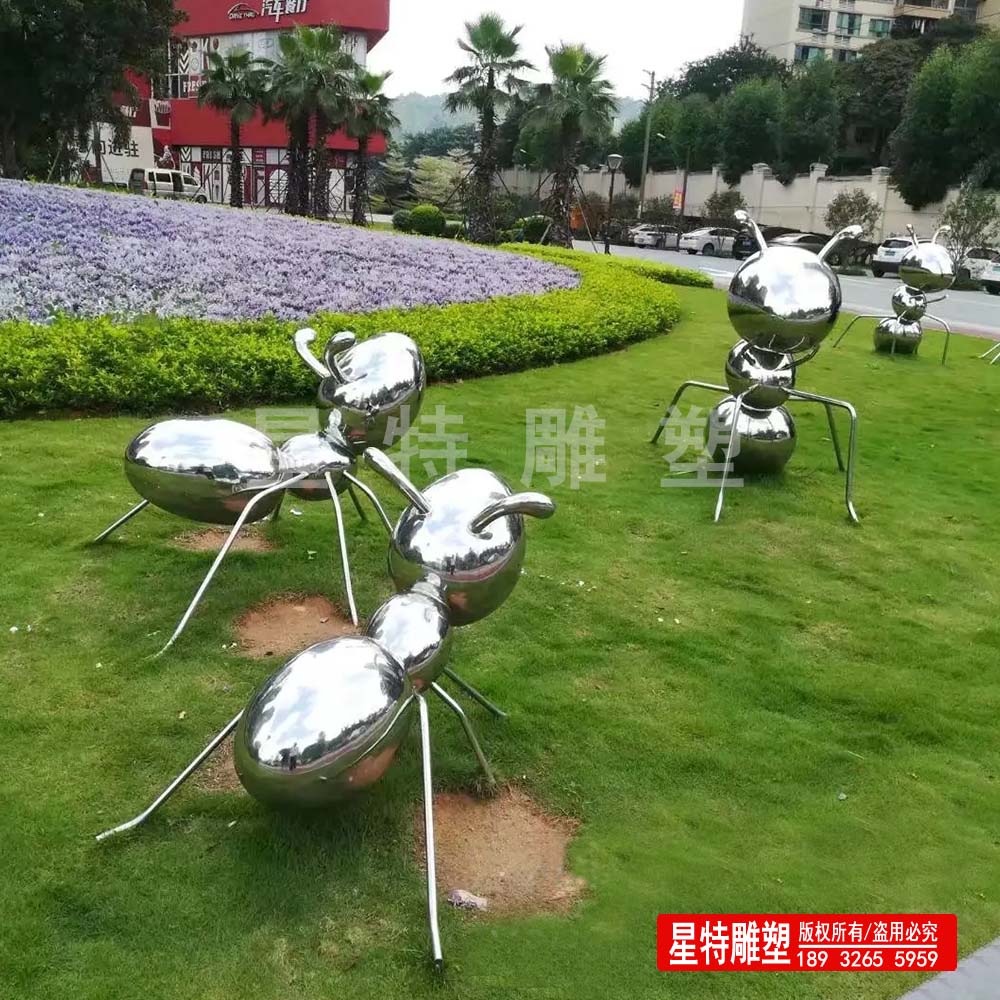 不锈钢镜面蚂蚁雕塑